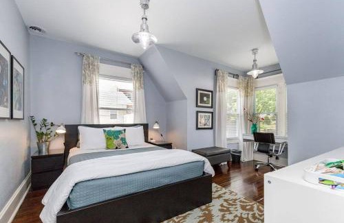 South Hyde Park House | Grand Mansion: 6BR, 5.5BA Near Top KC Attractions