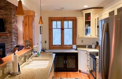 Foscoe Condo | Grand Oaks B6- Mountain Condo, Gated Resort, Indoor/Outdoor Pools and Hot Tub, Fitness Area, Fish.