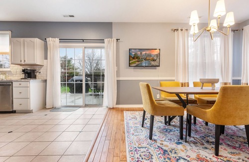 Westfield House | Grand Park Home, 10 min to Westfield Downtown