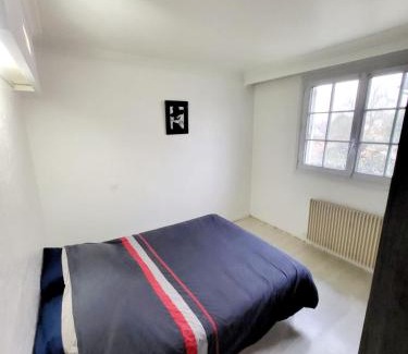 Tremblay-en-France Apartment | Grand pavillon avec jardin