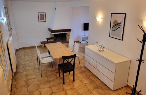 Tremblay-en-France Apartment | Grand pavillon avec jardin