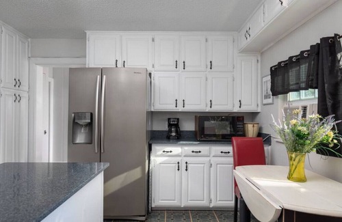 Fort Worth Apartment | Grand Performance Home 3 min to Downtown/Stockyards with large yard