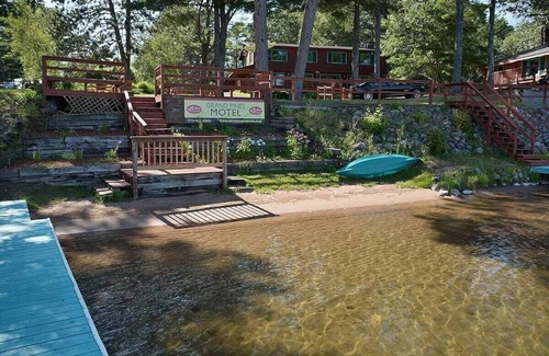 Hayward House | Grand Pines Motel Rooms