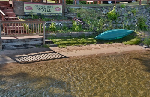 Hayward House | Grand Pines Motel Rooms