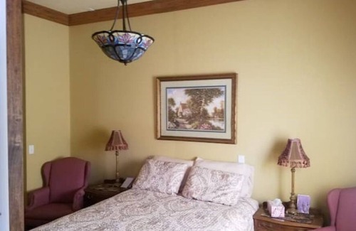 Ash Grove Apartment | GRAND REOPENING Ash Grove home with a Zen feel