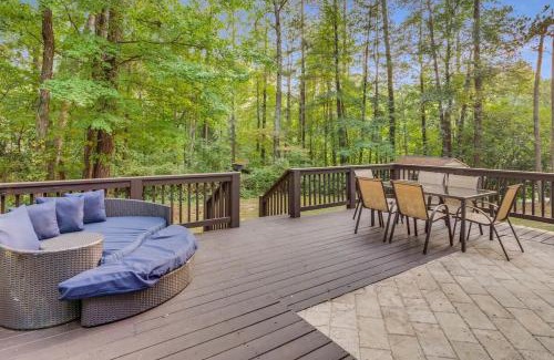 Lithonia House | Grand Retreat Sleeps 12 Spacious Deck and WiFi