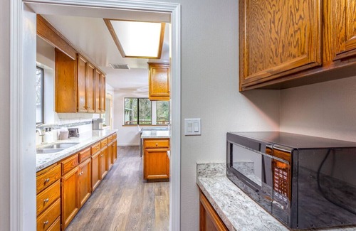 Kaweah House | Grand Riverside Retreat