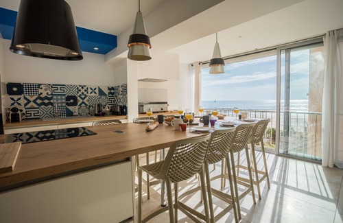 Carnon-Plage Apartment | Grand standing apartment - 1st line - Facing the sea 4 - 6 people - beach
