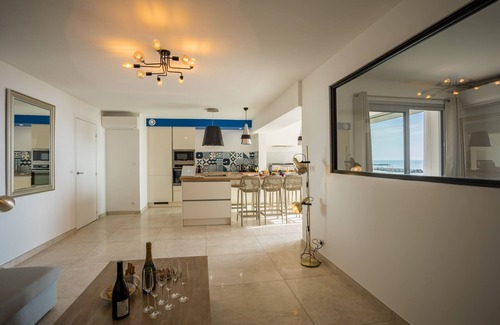 Carnon-Plage Apartment | Grand standing apartment - 1st line - Facing the sea 4 - 6 people - beach