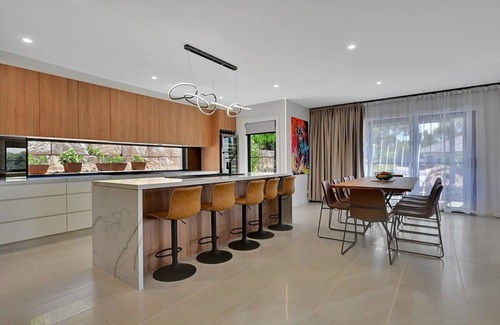 Calare House | Grand Stirling - Elite Escape, Unparalleled Luxury