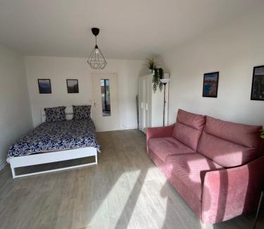 Thorigny-sur-Marne Apartment | GRAND STUDIO avec balcon -4 PERSONNES-DISNEYLAND- PARIS a 10 minutes