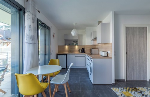 Saint-Jorioz Apartment | 'Grand Studio Bord du Lac' with Mountain View, Terrace & Wi-Fi