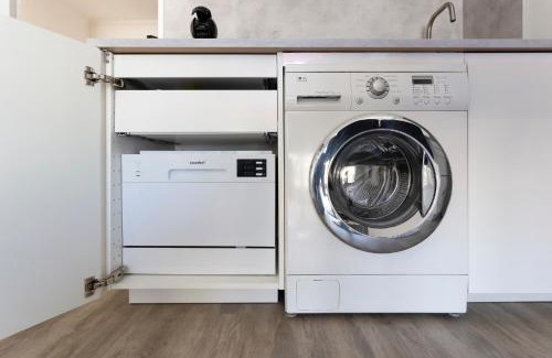 Le Couchant Apartment | Grand studio climatisé à la mer avec garage privé