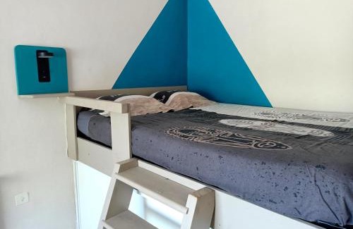 Saint-Ambroix Apartment | Grand studio climatisé proche du centre mais au calme