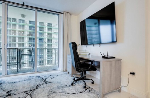 Edgewater Condo | Grand Studio with Private Balcony and Biscayne Bay views!