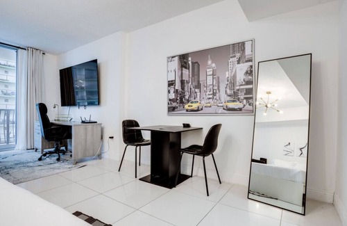 Edgewater Condo | Grand Studio with Private Balcony and Biscayne Bay views!