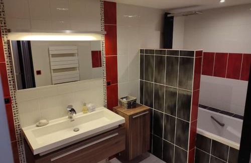 Viarme Apartment | Grand T2 lumineux avec parking