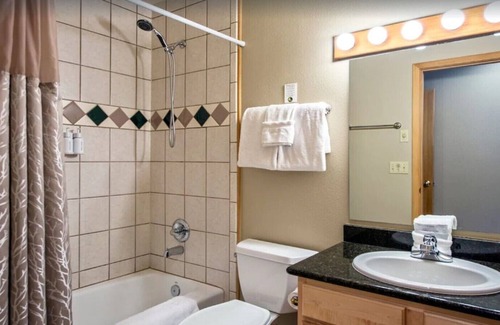 Peak 9 Condo | Grand Timber Lodge Studio Ski-In Short walk to Beaver Run lift