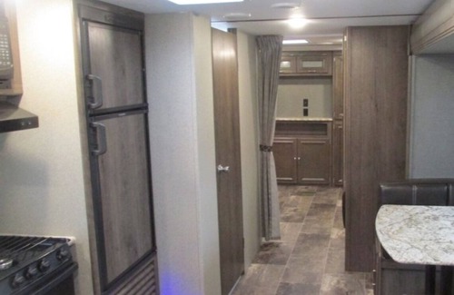 Lincoln Acres House | GRAND TOURING - MEGA LARGE 2 PRIVATE ROOMS - EXCELLENT COND - DELIVERY AVAILABLE