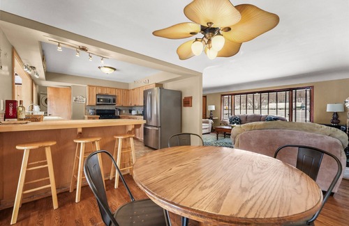 Traverse City Cottage | Grand Traverse Bay Private Beachfront, 10 min to Traverse City, 30 min to Dunes