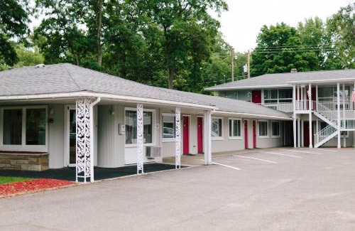 Traverse City Hotel | Grand Traverse Motel