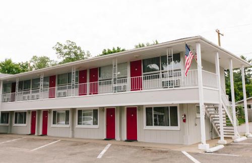 Traverse City Hotel | Grand Traverse Motel