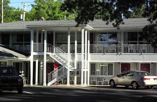 Traverse City Hotel | Grand Traverse Motel