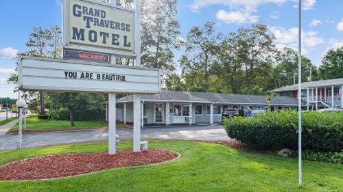 Traverse City Hotel | Grand Traverse Motel