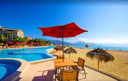 South Hotel Zone Apartment | Grand Venetian Beachfront Condos