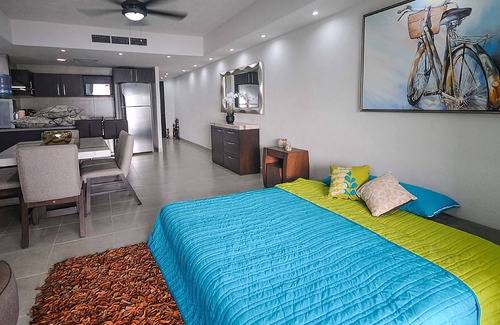 Diaz Ordaz Condo | Grand Venetian 25th floor beachfront