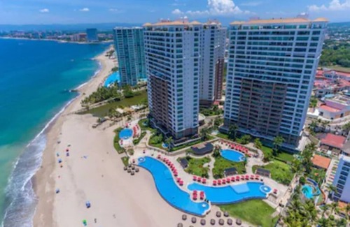 South Hotel Zone Condo | Grand Venetian Oceanview Spa Tub, Pools, Gym. Best location in town!