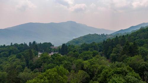 Seven Devils House | Grand View