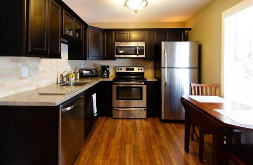 Dahlonega Apartment | Grand View Villa on Choice Ave - Steps to Downtown