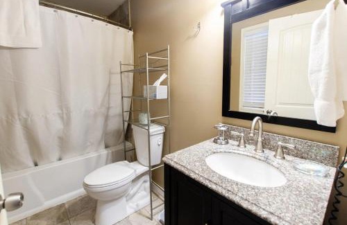 Dahlonega Apartment | Grand View Villa on Choice Ave - Steps to Downtown