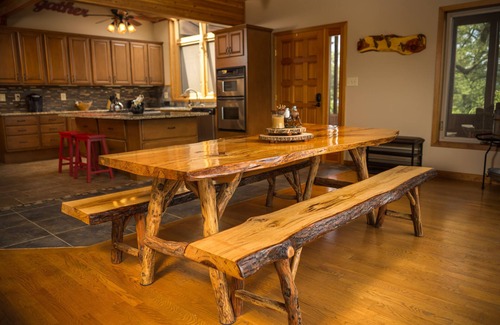 Sugar Grove Cabin | Grand ⛰ Views, 10 Min to the ♥️ of Boone, Serene, Open Living with Views🌲