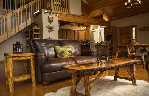 Sugar Grove Cabin | Grand ⛰ Views, 10 Min to the ♥️ of Boone, Serene, Open Living with Views🌲