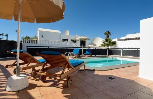 Los Mojones Villa | Grand Villa Famara Puerto del Carmen