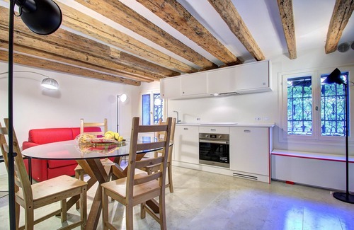 San Polo Apartment | GrandCanal~Red