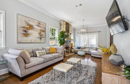Navarre House | GrandCraftsman style home with pool and hot tub/center to all of New Orleans