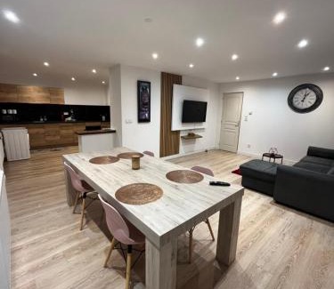 Dunkerque Centre Apartment | Grande chambre dans loft à deux pas de la plage