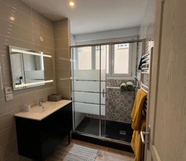 Dunkerque Centre Apartment | Grande chambre dans loft à deux pas de la plage