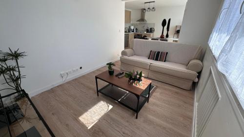 Neuilly-Plaisance House | Grande maison centre ville - 5CH - 14 Pers