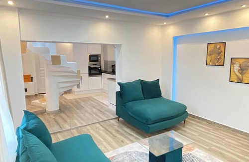 Beauvais Villa | Grande Maison Spacieuse et Élégante Avec 3 Salons