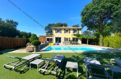 Les Mathes Villa | Grande Villa au Calme Coeur des Mathes