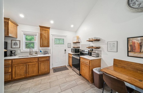 Grove Cottage | GrandLake*Kayak*Forest View*Firepit*King*Lakefront