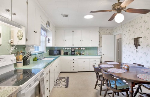West Pensacola House | Grandma's house is calm and relaxing.
