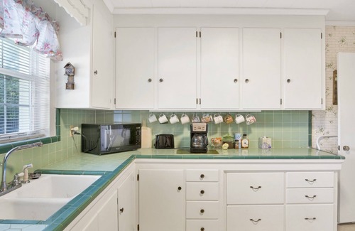 West Pensacola House | Grandma's house is calm and relaxing.
