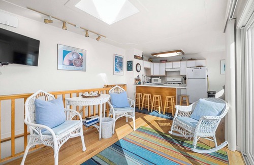 Capitola Condo | Grandma's Nest steps from Capitola Beach!