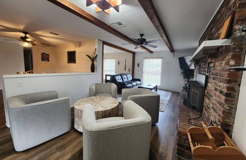Hoyt House | Grandma's Place - Perfect for get togethers, backyard grilling, & close to water
