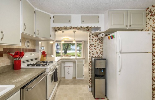 Gowen House | Grandmas Cozy Cottage on Lincoln Lake